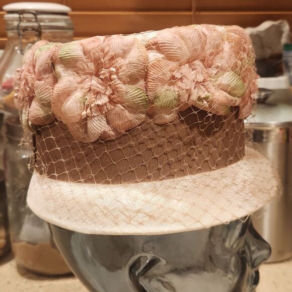 Vintage Pillbox Floral Hat with Netting Union Made - Picture 2 of 7